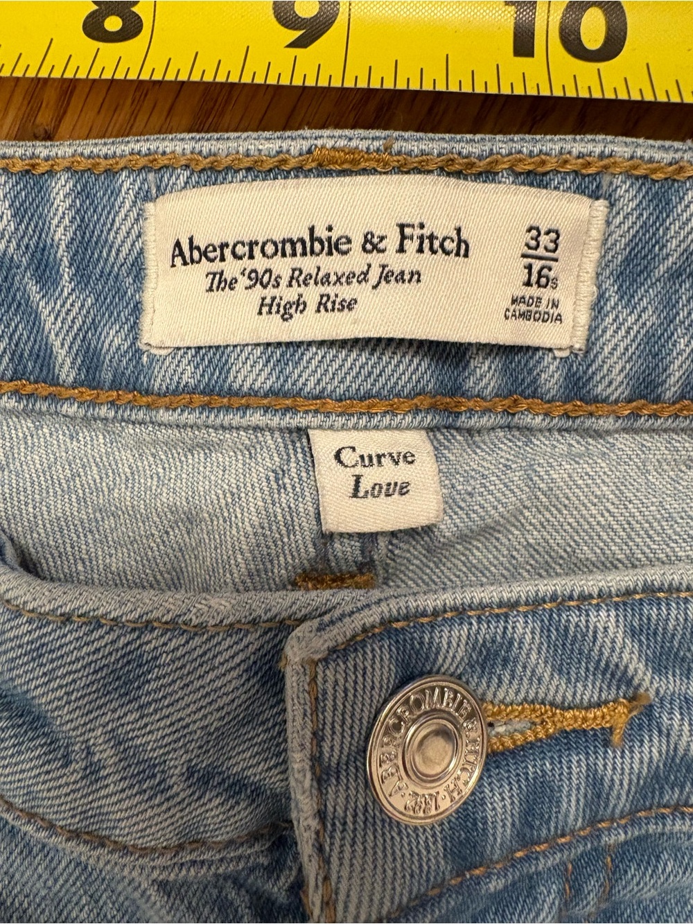 Abercrombie & Fitch Curve Love 90’s Relaxed Jeans| 16/33R - Picture 4 of 10